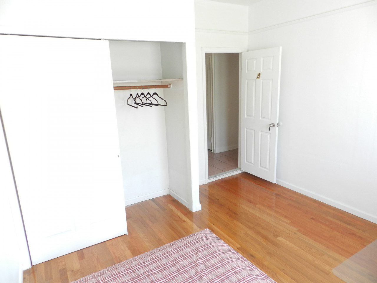  Room A  -  Classic Apt. w/ Workspace  - Gallery -  31