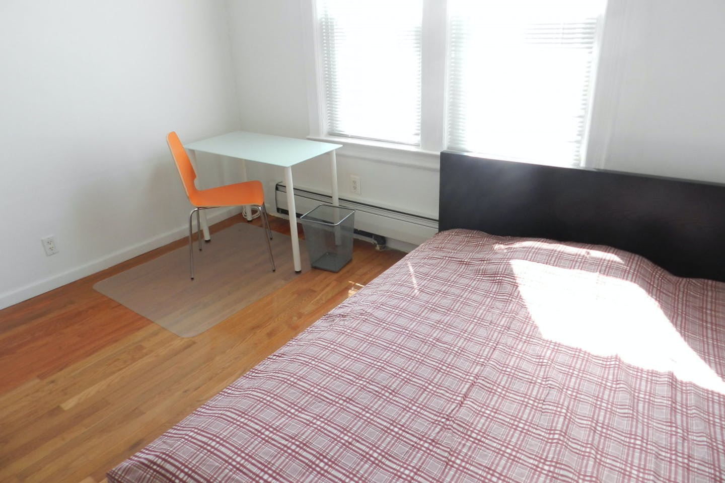  Room A  -  Classic Apt. w/ Workspace  - Gallery -  4