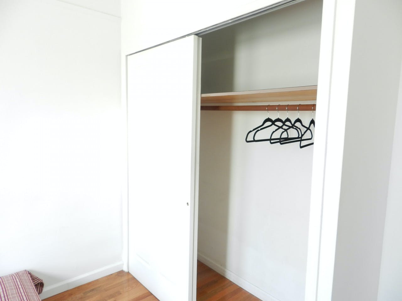  Room A  -  Classic Apt. w/ Workspace  - Gallery -  13