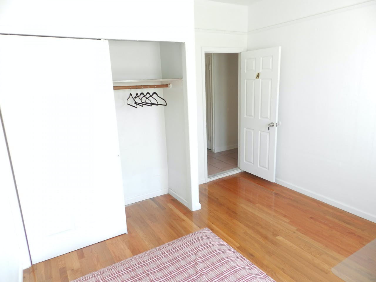  Room A  -  Classic Apt. w/ Workspace  - Gallery -  15