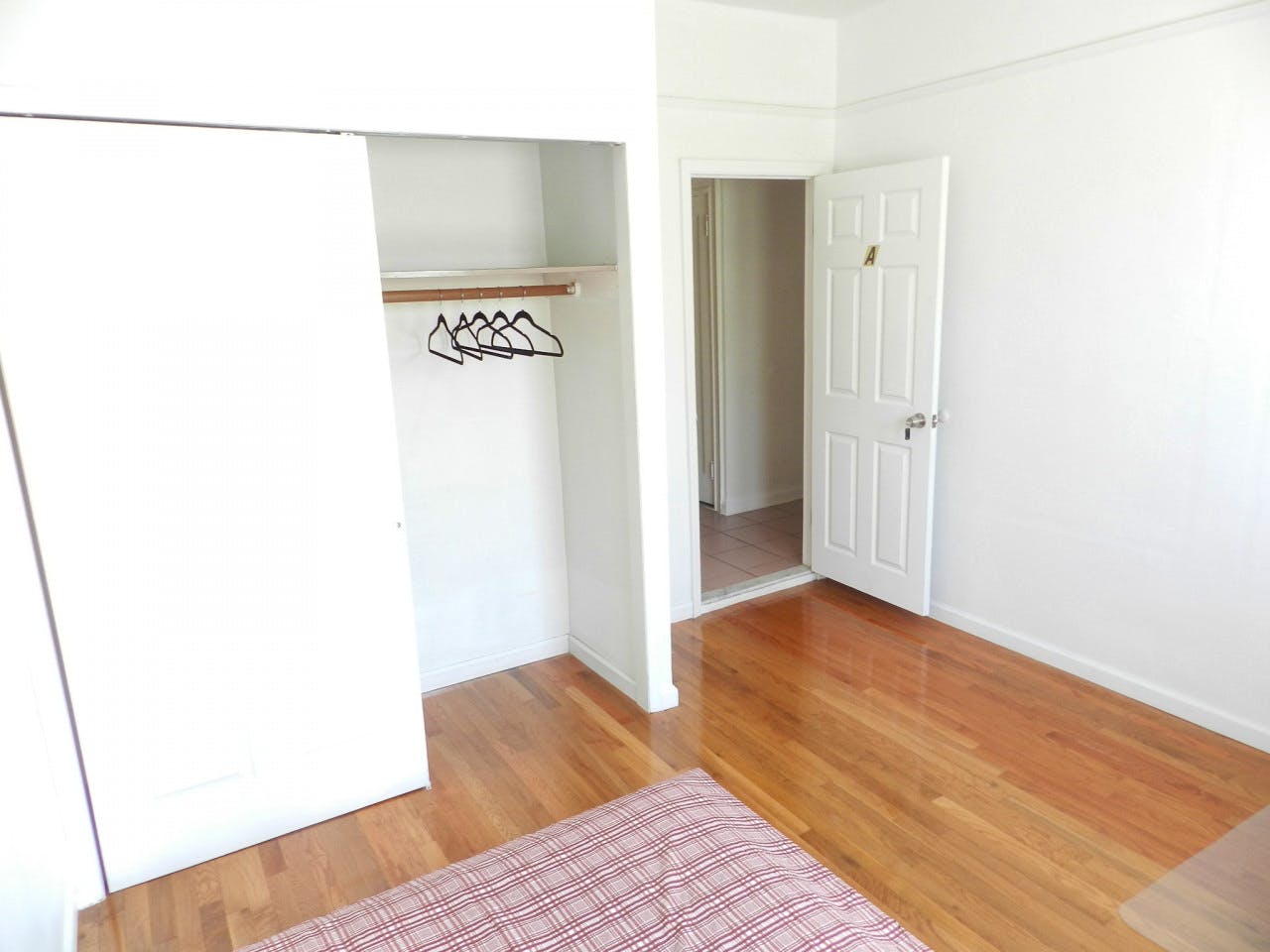  Room A  -  Classic Apt. w/ Workspace  - Gallery -  23