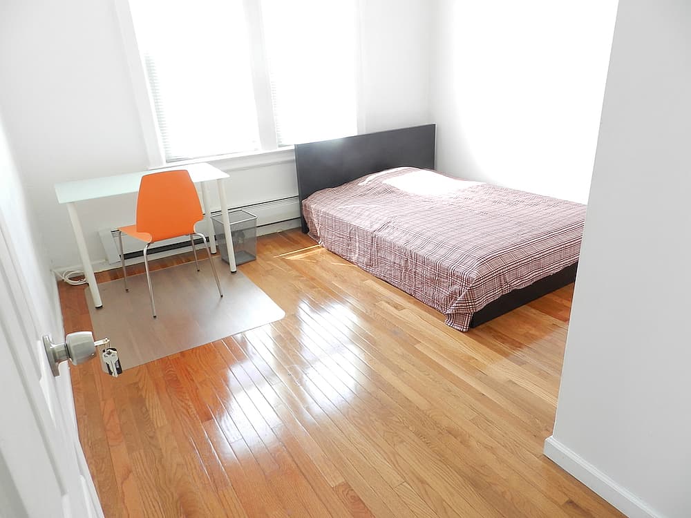  Room A  -  Classic Apt. w/ Workspace  - Gallery -  33