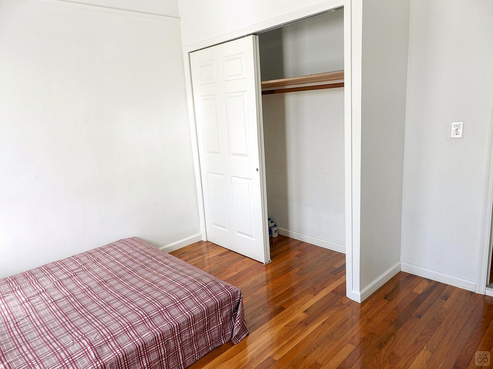  Room A  -  Classic Apt. w/ Workspace  - Gallery -  51