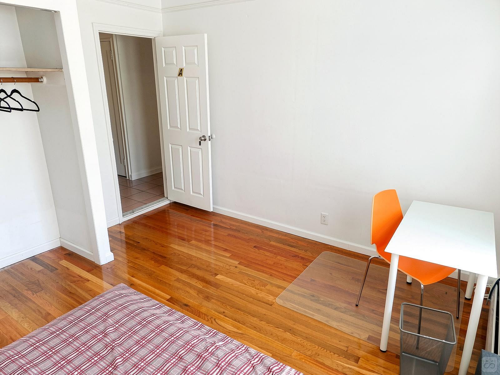  Room A  -  Classic Apt. w/ Workspace  - Gallery -  56