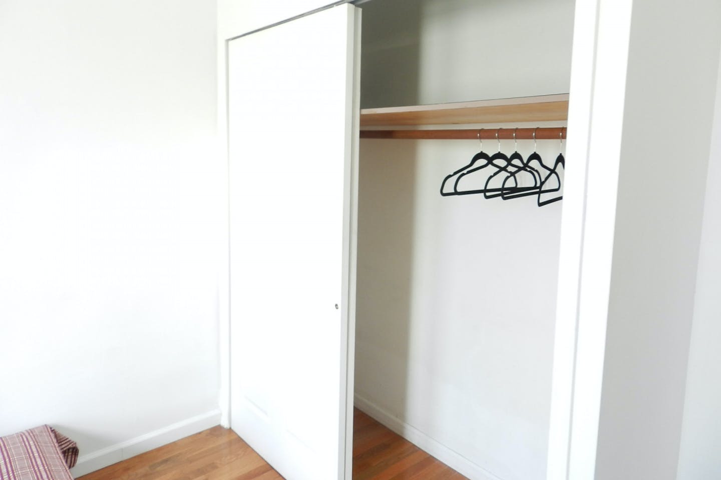  Room A  -  Classic Apt. w/ Workspace  - Gallery -  5