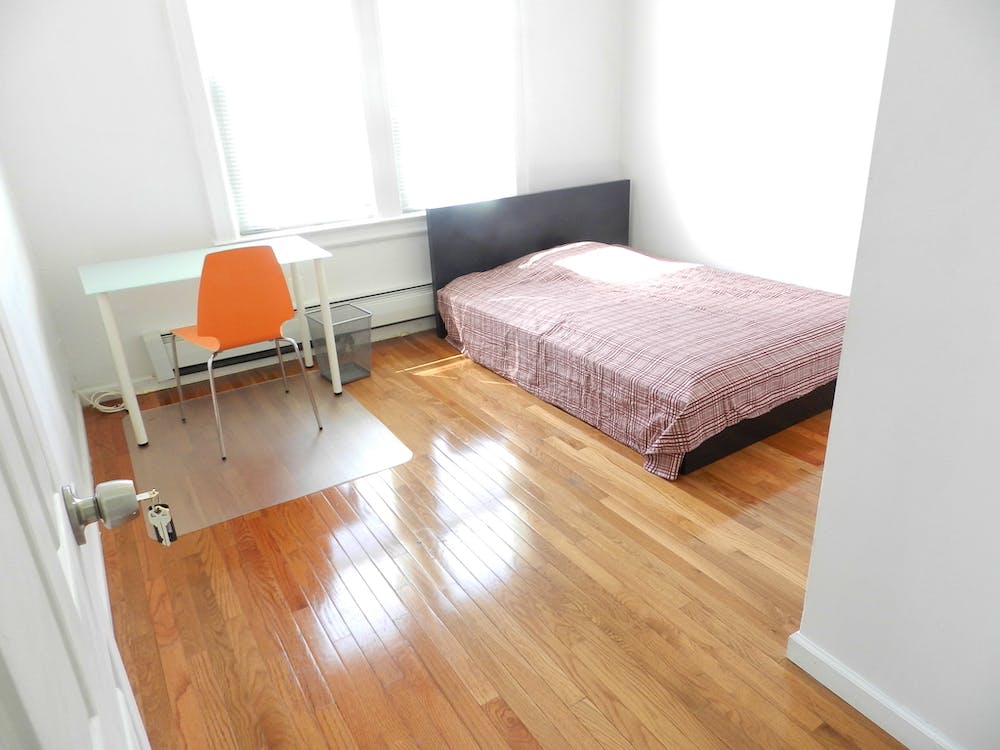  Room A  -  Classic Apt. w/ Workspace  - Gallery -  17