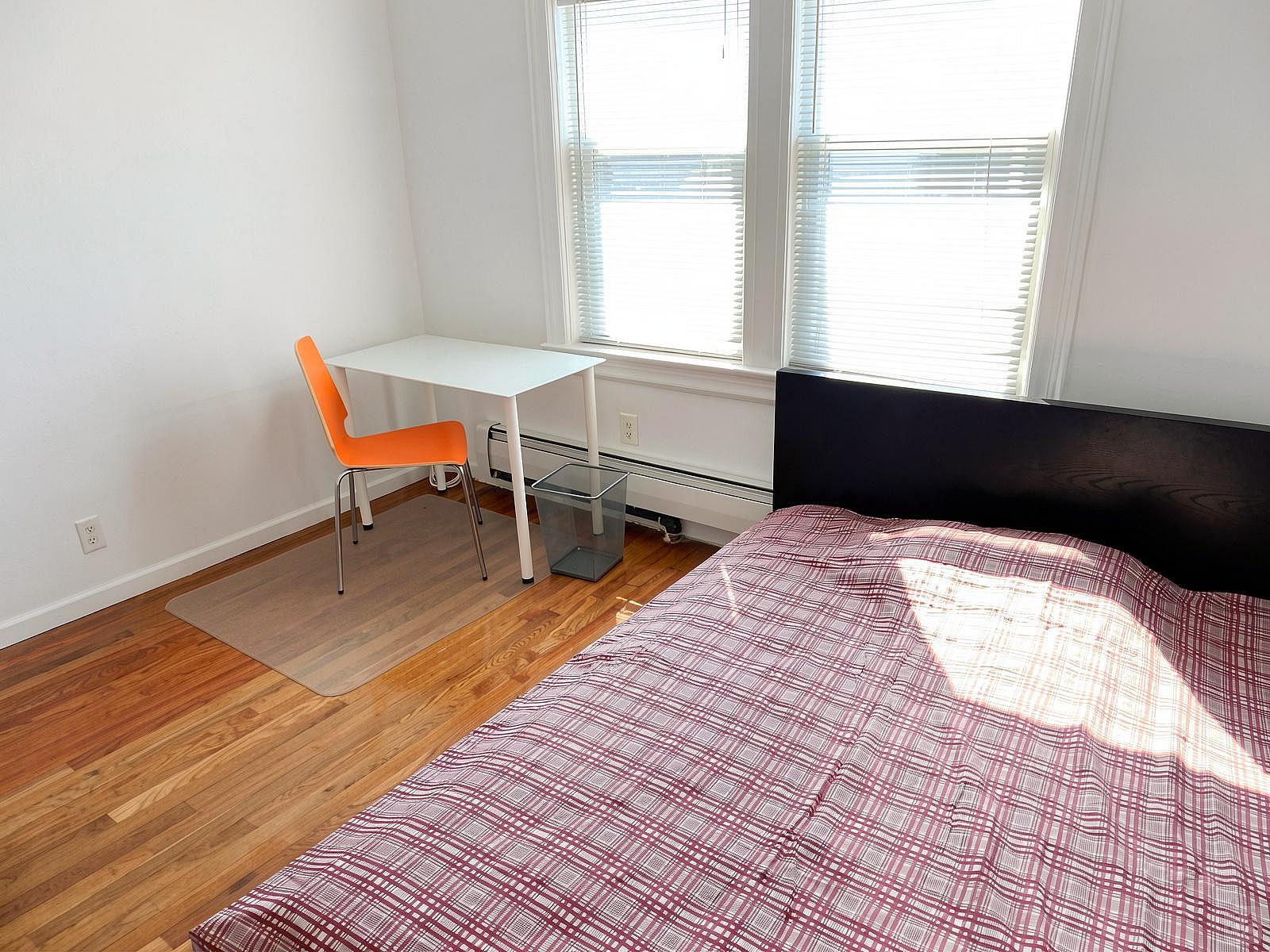  Room A  -  Classic Apt. w/ Workspace  - Gallery -  52