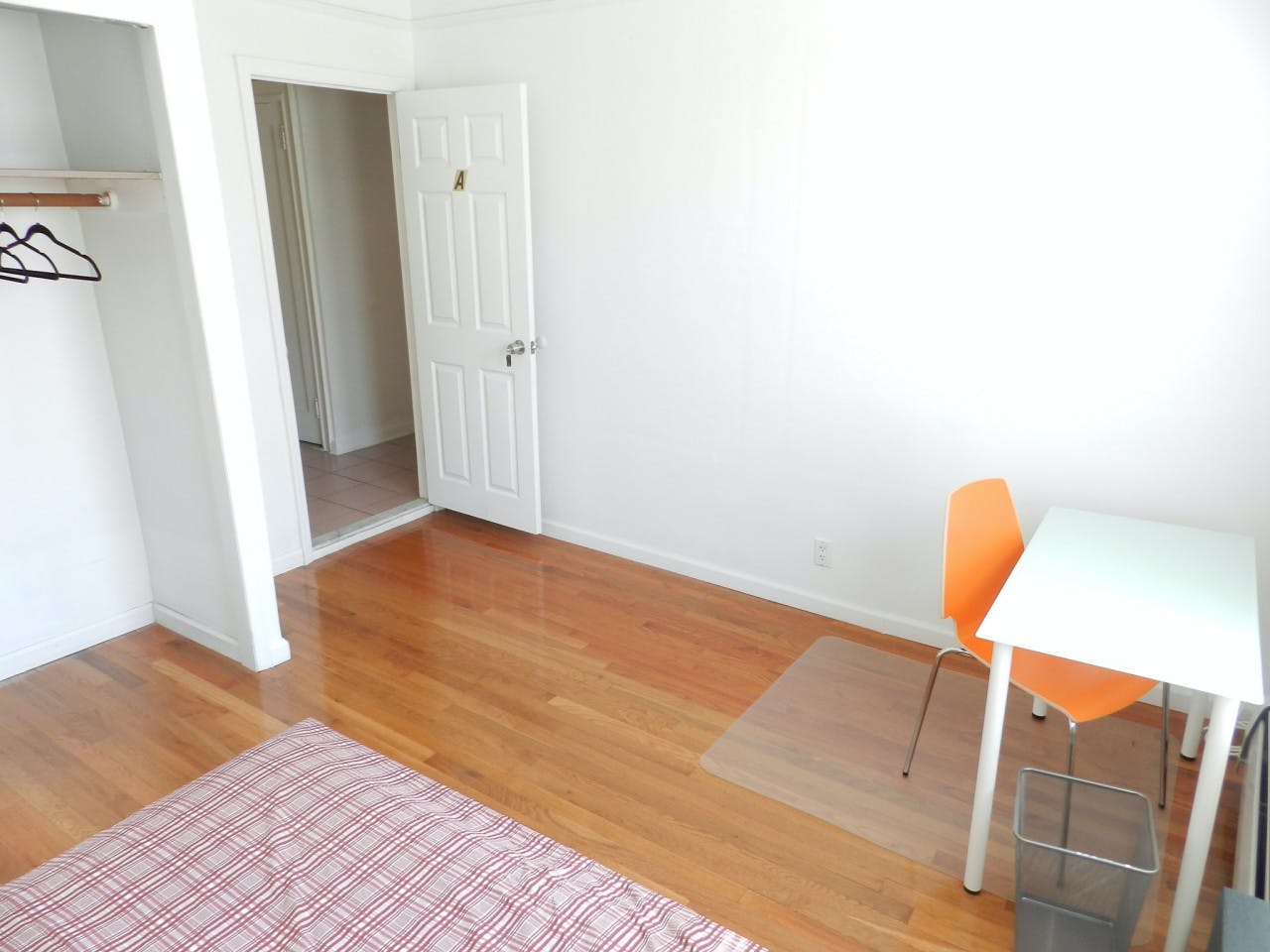  Room A  -  Classic Apt. w/ Workspace  - Gallery -  16