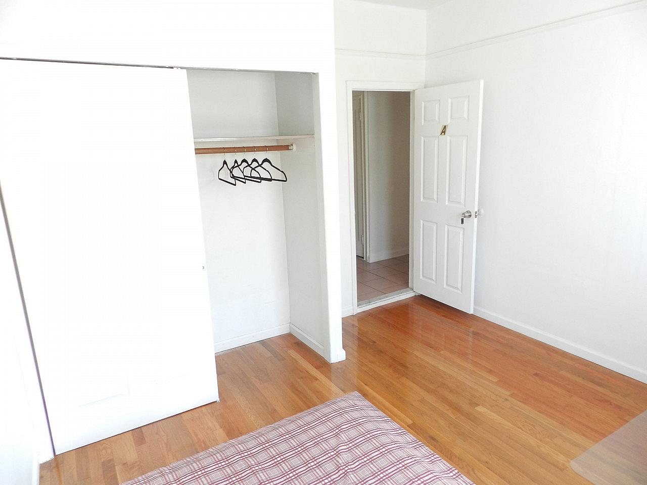  Room A  -  Classic Apt. w/ Workspace  - Gallery -  39