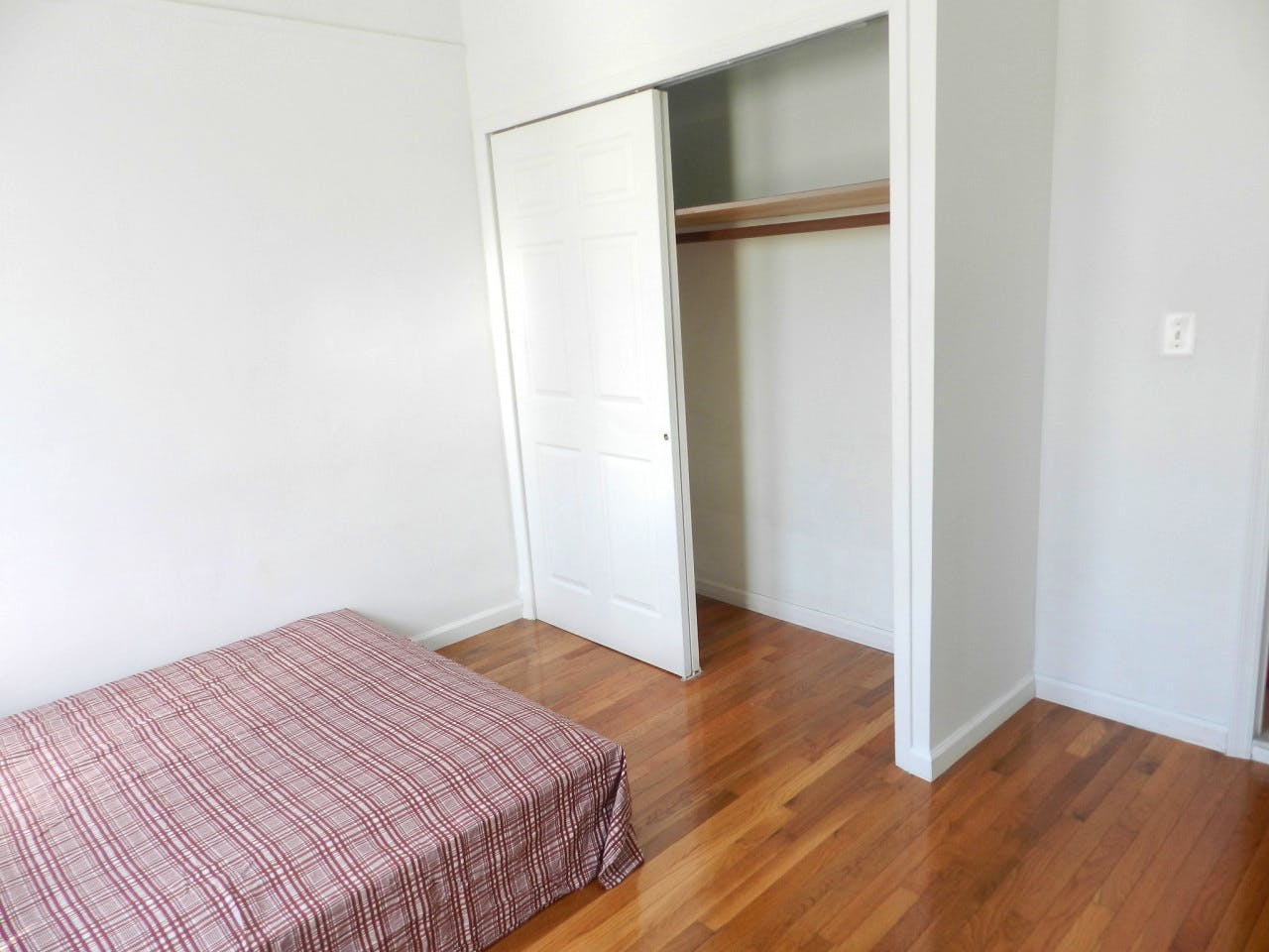  Room A  -  Classic Apt. w/ Workspace  - Gallery -  19