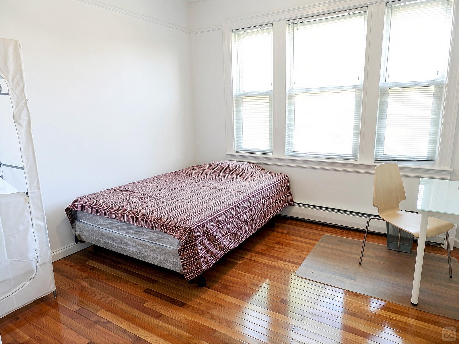  Room B  -  Classic Apt. w/ Workspace  - Gallery -  45