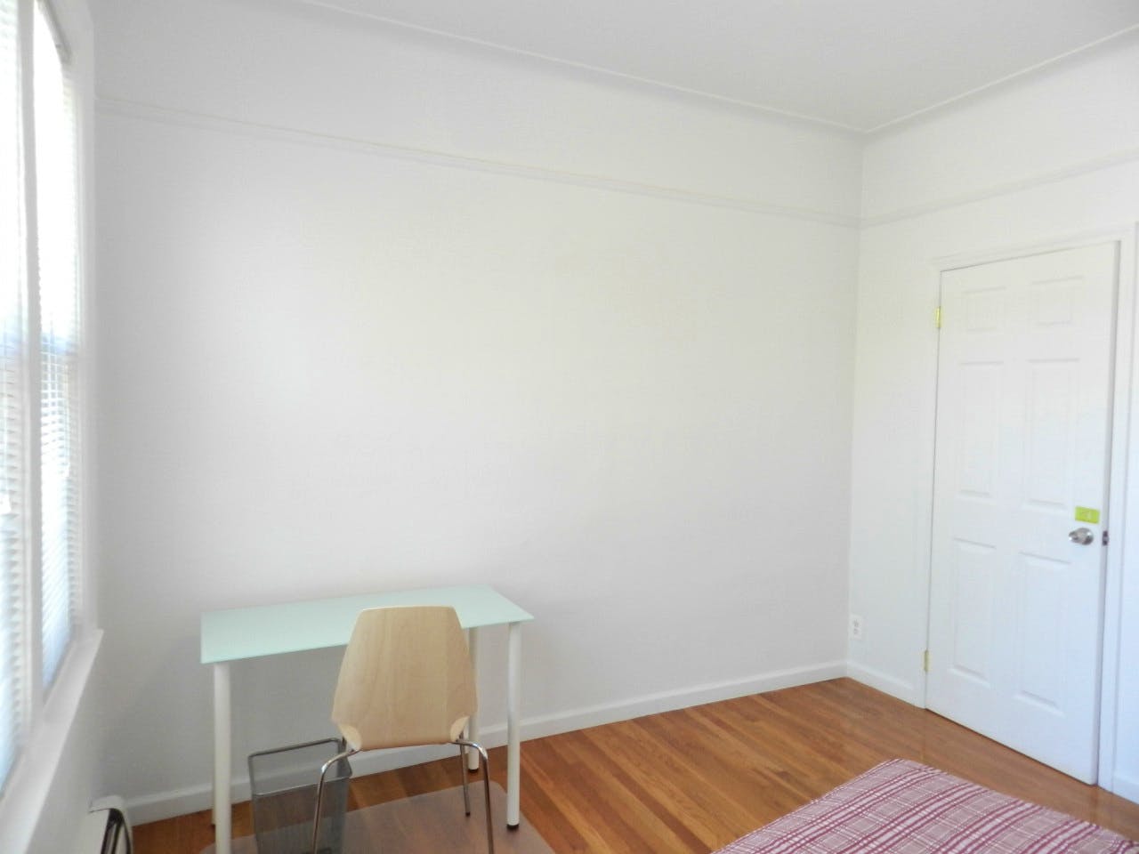  Room B  -  Classic Apt. w/ Workspace  - Gallery -  21