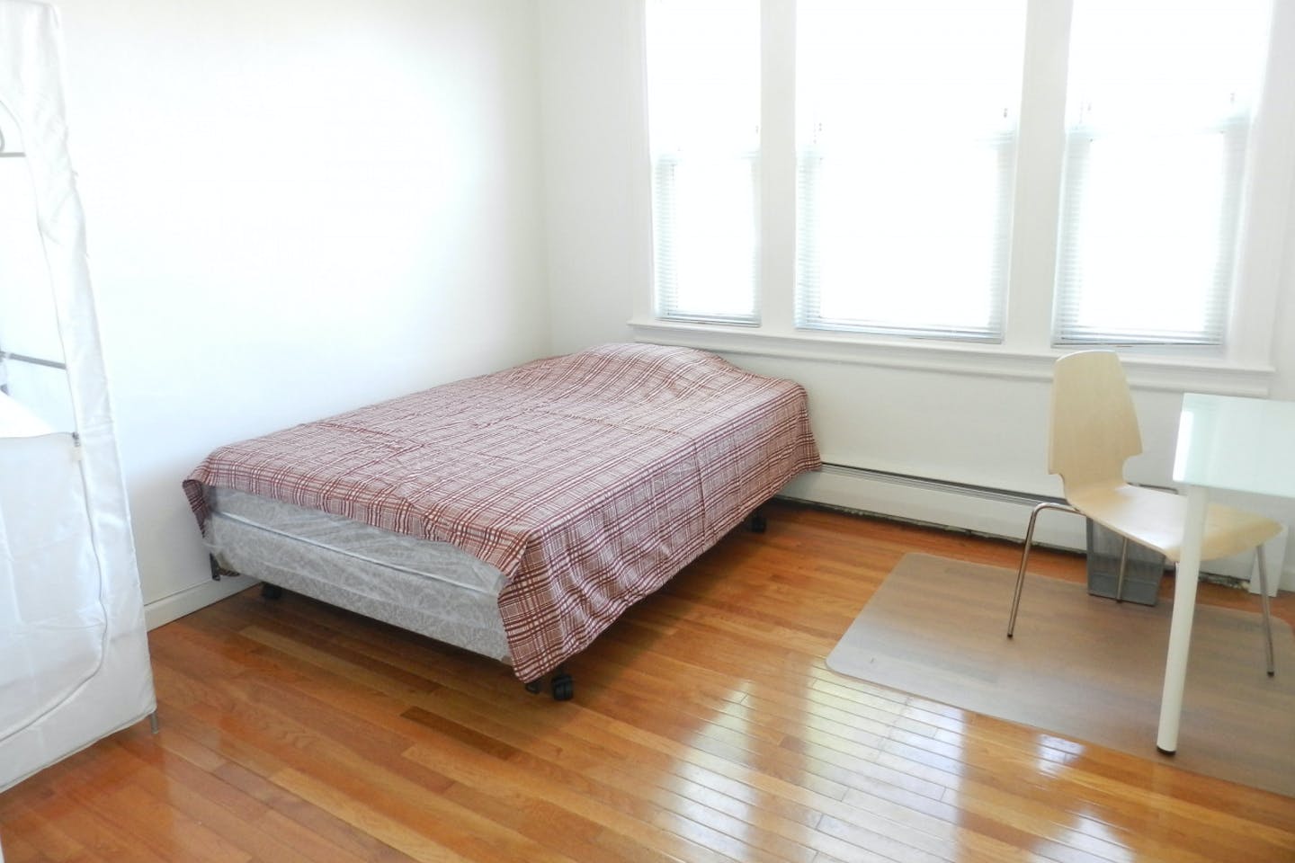  Room B  -  Classic Apt. w/ Workspace  - Gallery -  3