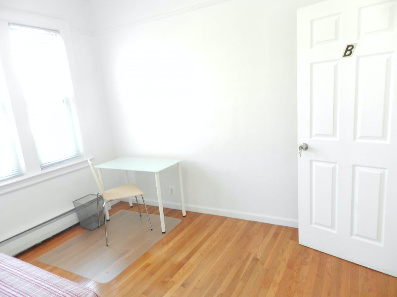  Room B  -  Classic Apt. w/ Workspace  - Gallery -  12