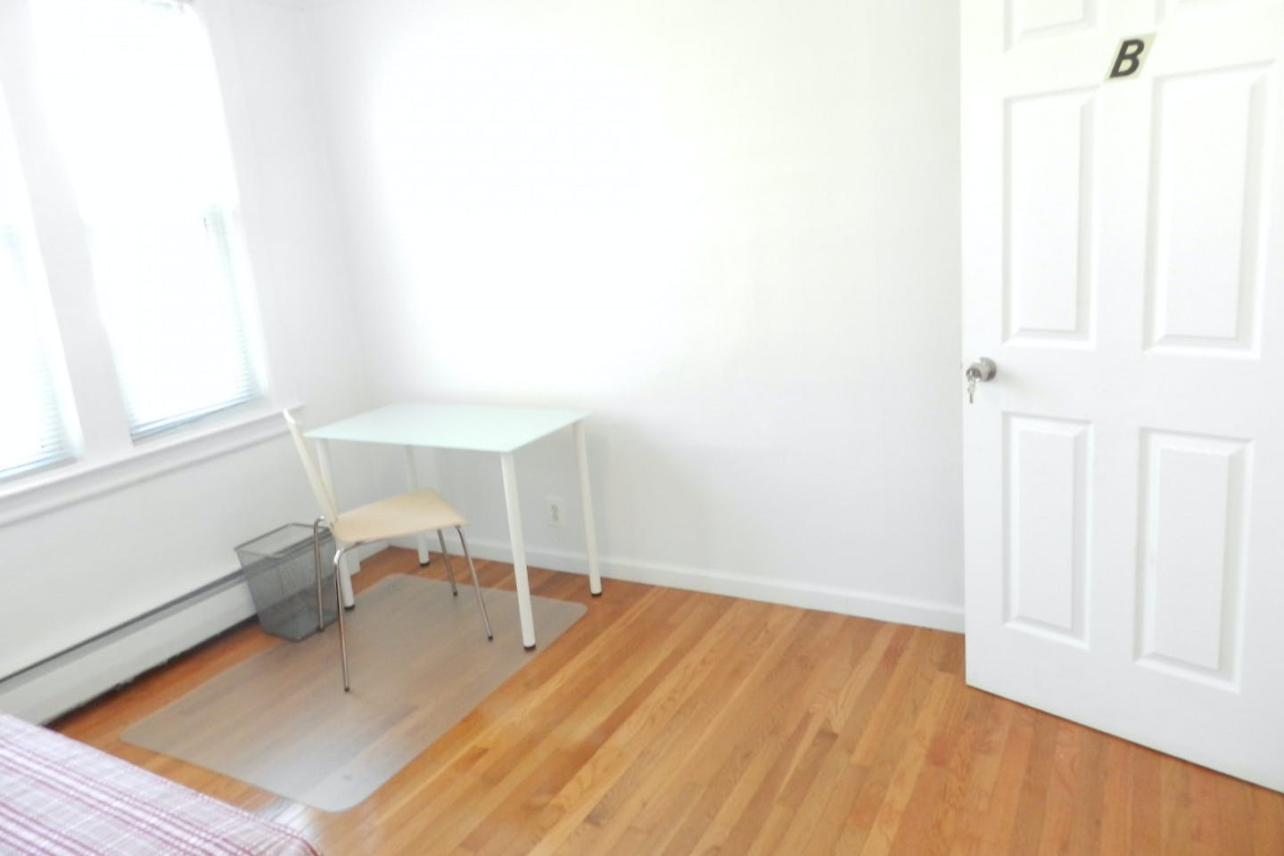  Room B  -  Classic Apt. w/ Workspace  - Gallery -  1