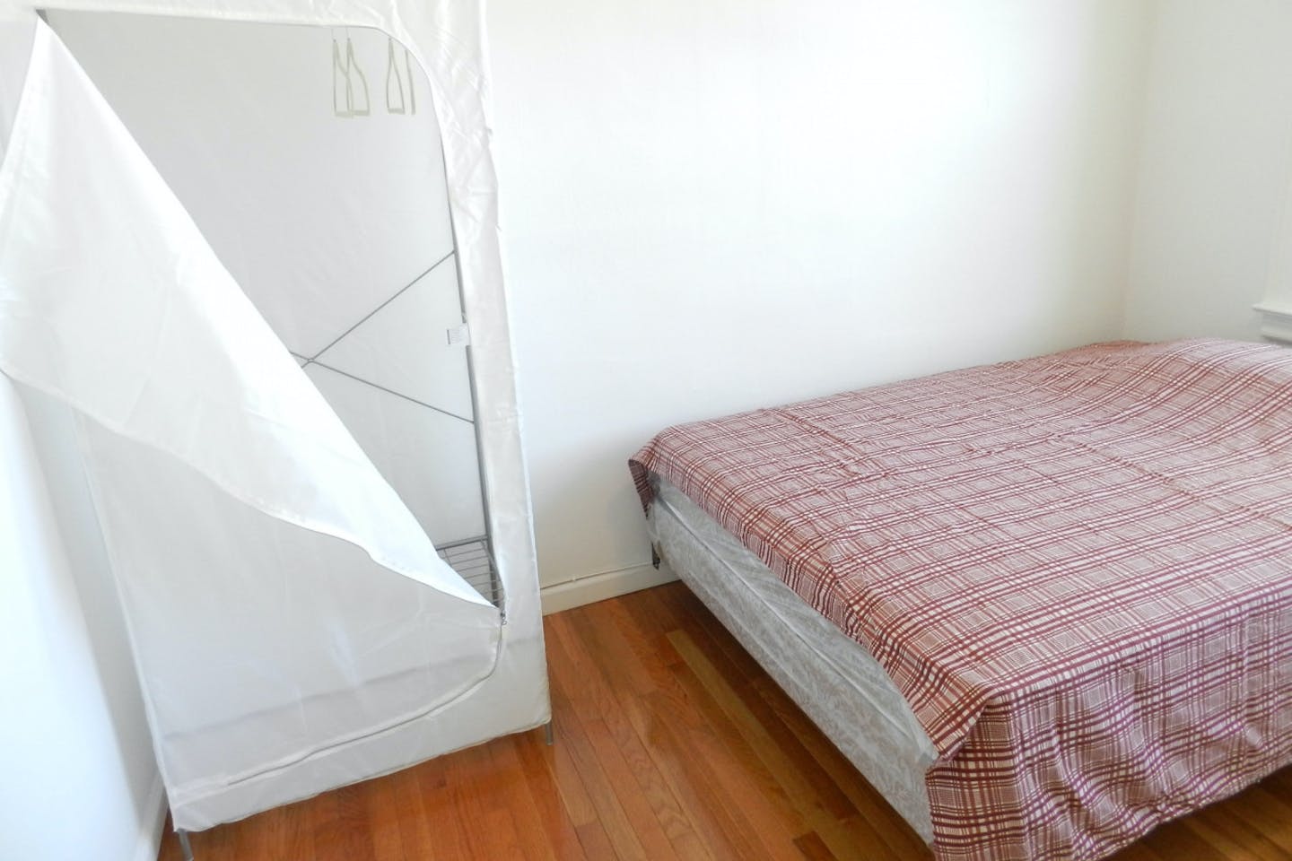  Room B  -  Classic Apt. w/ Workspace  - Gallery -  6