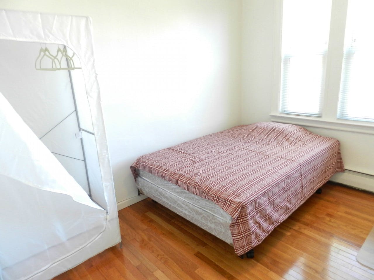  Room B  -  Classic Apt. w/ Workspace  - Gallery -  16