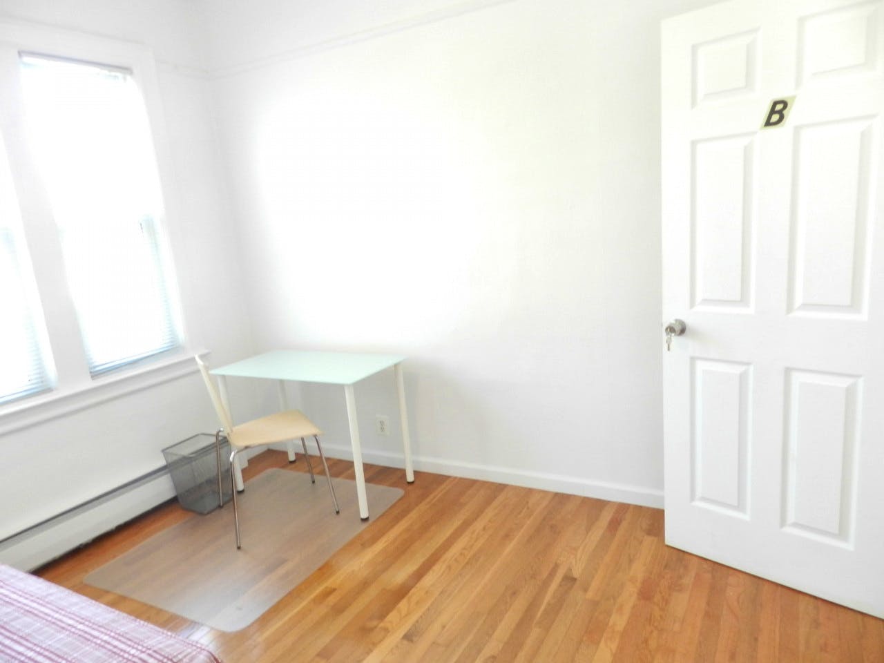  Room B  -  Classic Apt. w/ Workspace  - Gallery -  15