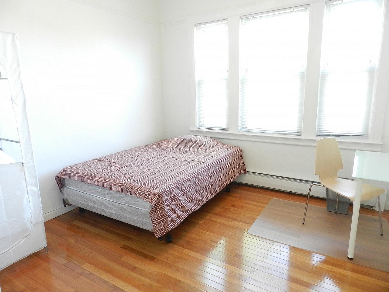  Room B  -  Classic Apt. w/ Workspace  - Gallery -  38