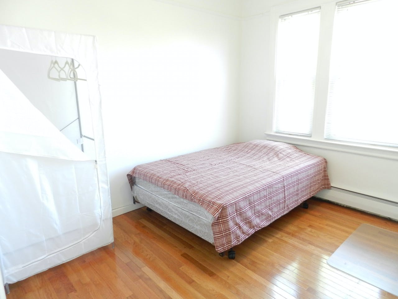  Room B  -  Classic Apt. w/ Workspace  - Gallery -  11