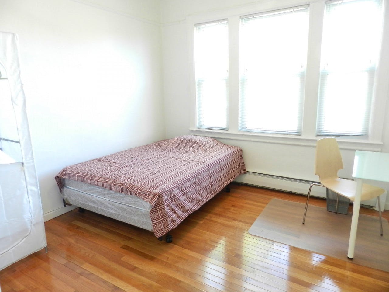  Room B  -  Classic Apt. w/ Workspace  - Gallery -  17