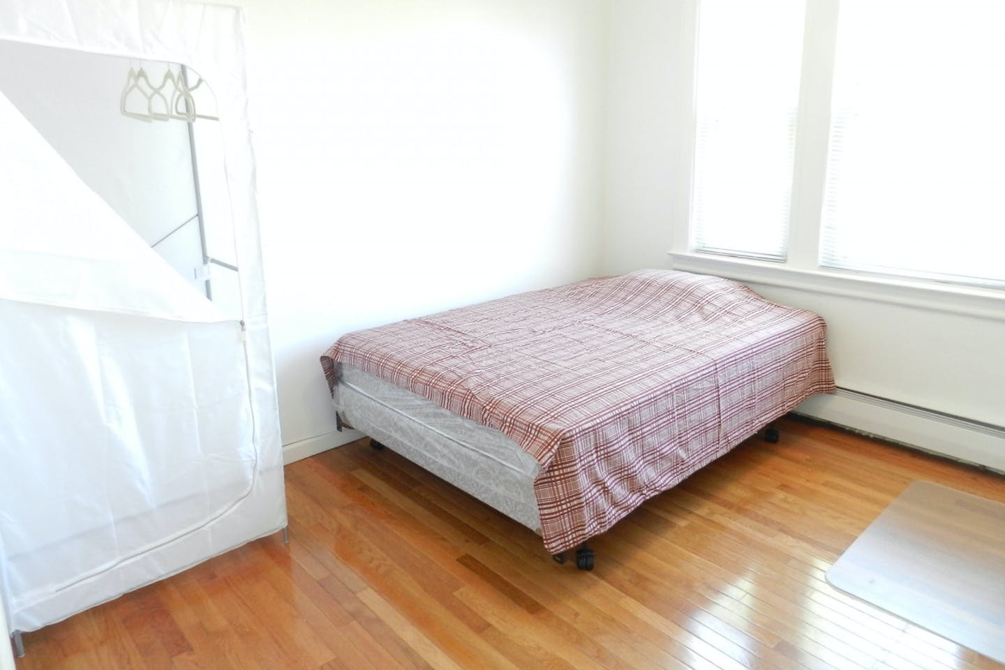  Room B  -  Classic Apt. w/ Workspace  - Gallery -  4