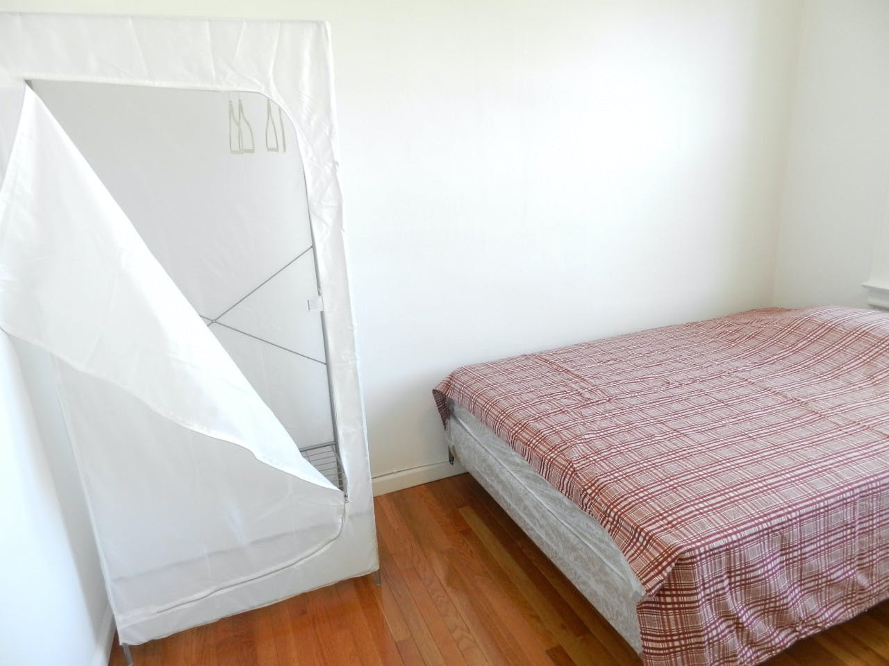  Room B  -  Classic Apt. w/ Workspace  - Gallery -  13