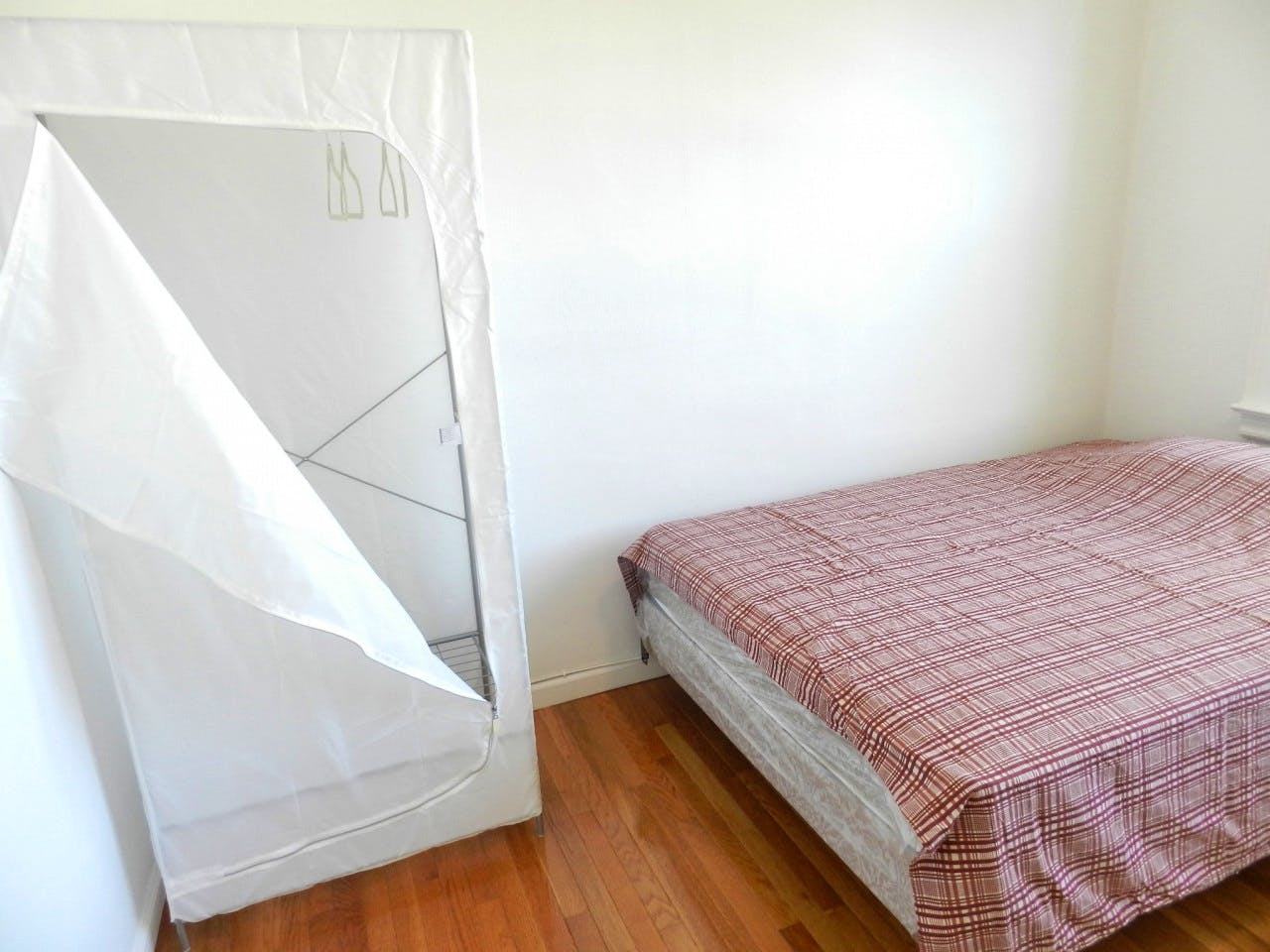  Room B  -  Classic Apt. w/ Workspace  - Gallery -  20