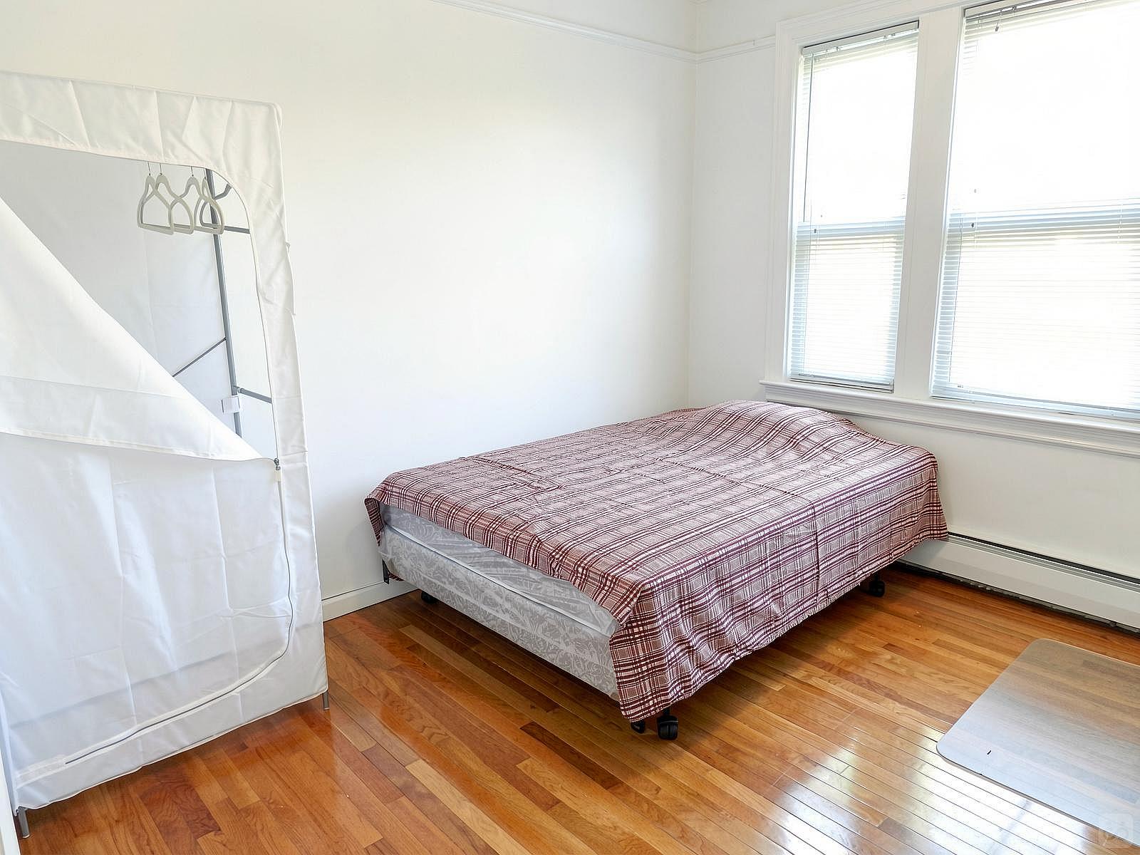  Room B  -  Classic Apt. w/ Workspace  - Gallery -  46