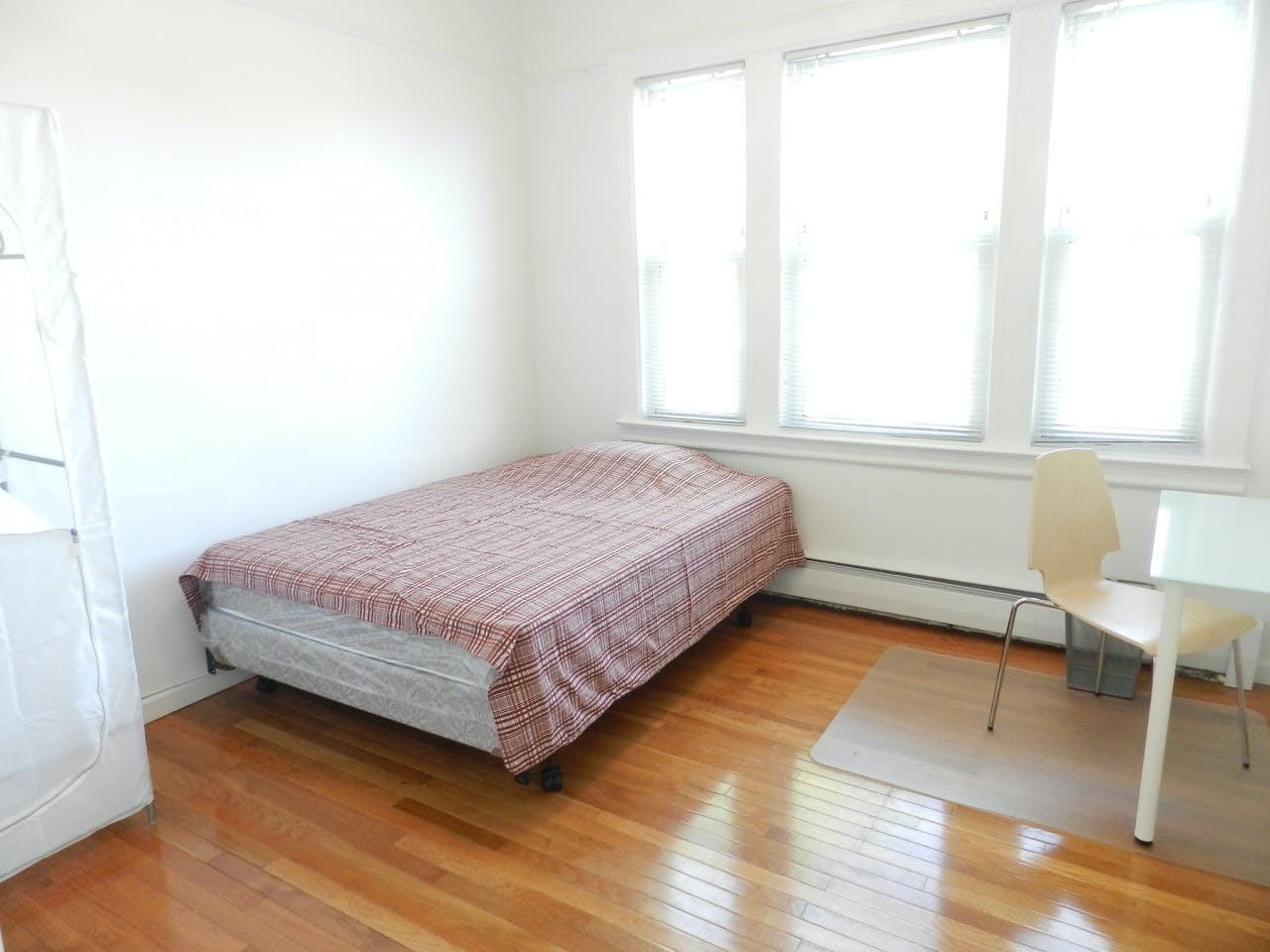  Room B  -  Classic Apt. w/ Workspace  - Gallery -  10