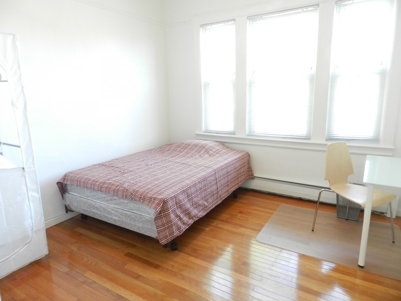  Room B  -  Classic Apt. w/ Workspace  - Gallery -  24