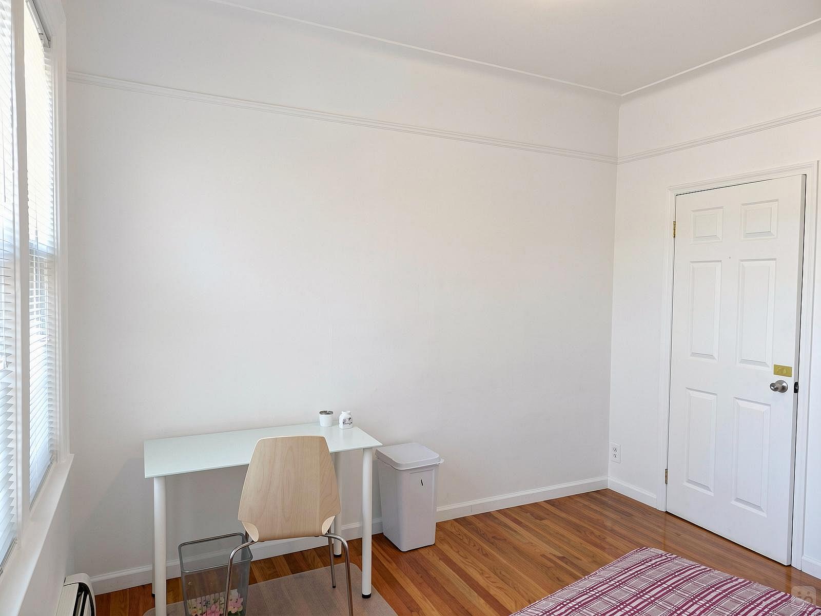  Room B  -  Classic Apt. w/ Workspace  - Gallery -  49