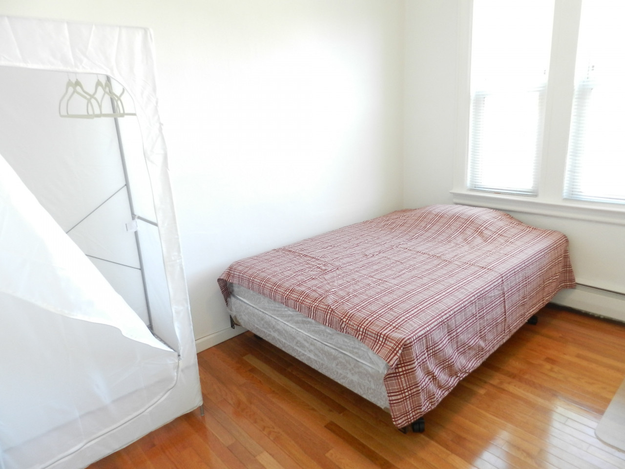  Room B  -  Classic Apt. w/ Workspace  - Gallery -  23