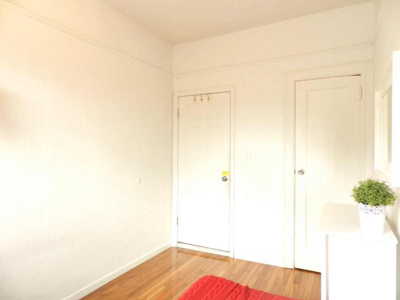  Room C  -  Classic Apt. w/ Workspace  - Gallery -  27