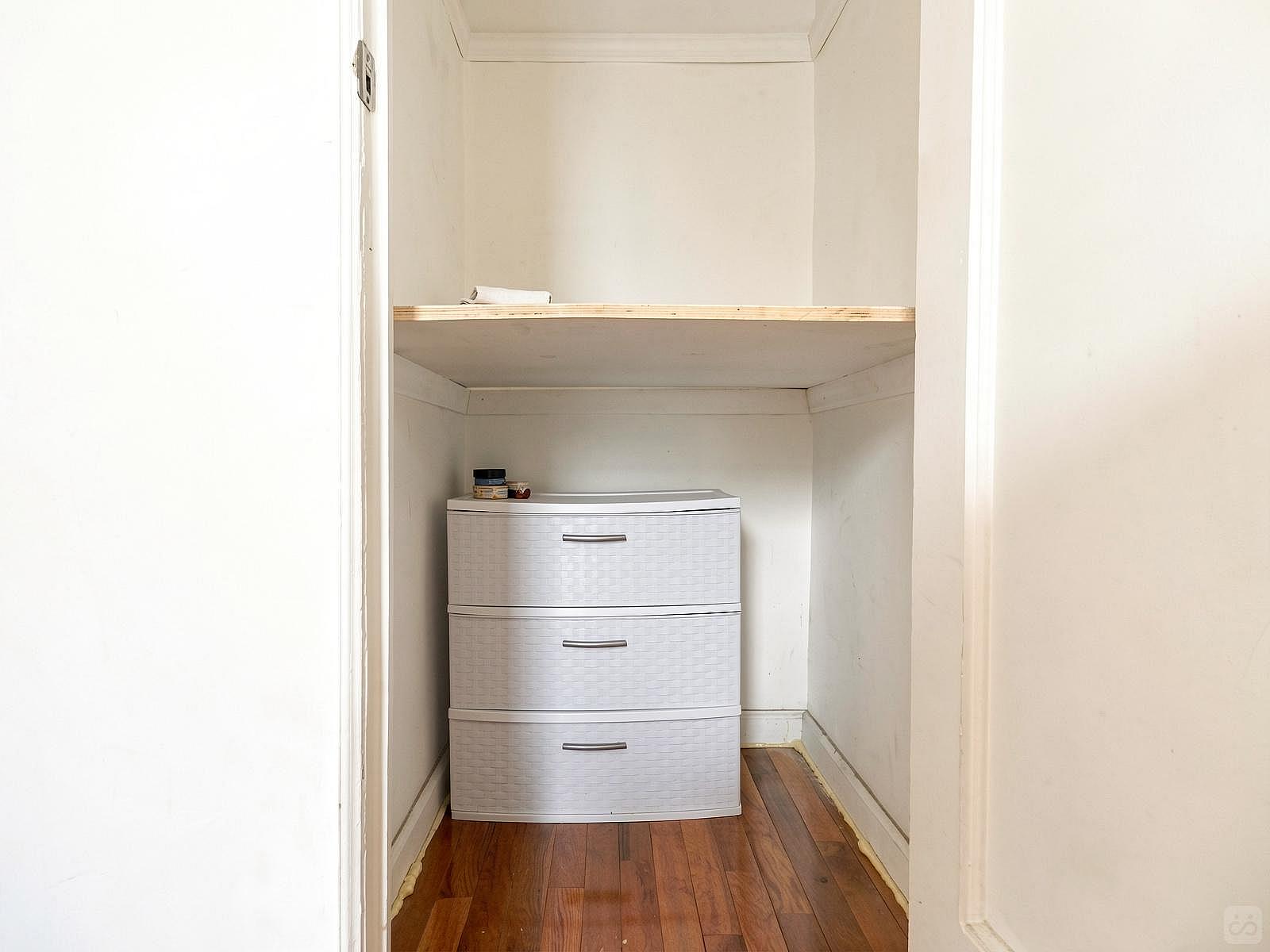  Room C  -  Classic Apt. w/ Workspace  - Gallery -  62