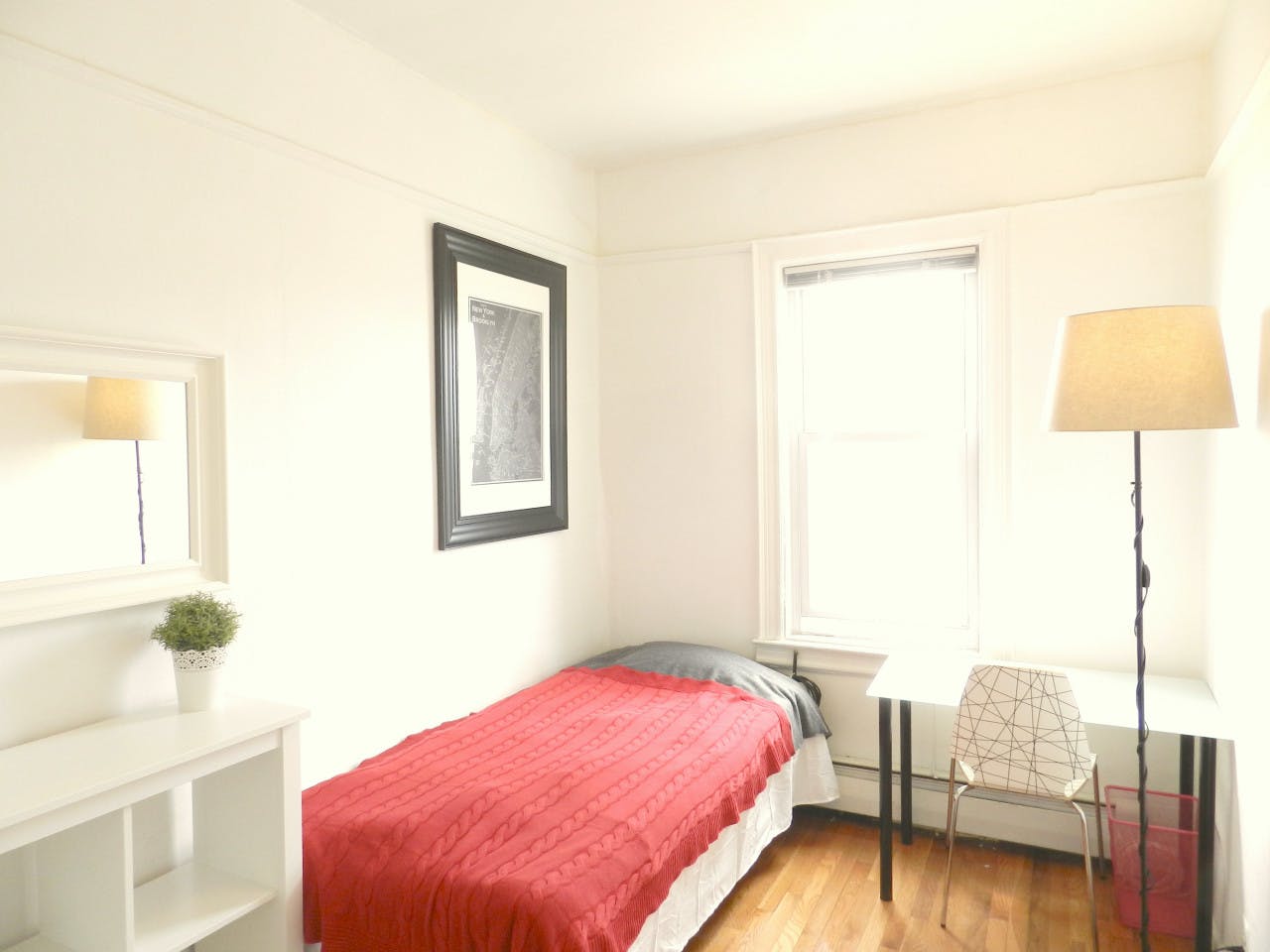  Room C  -  Classic Apt. w/ Workspace  - Gallery -  10