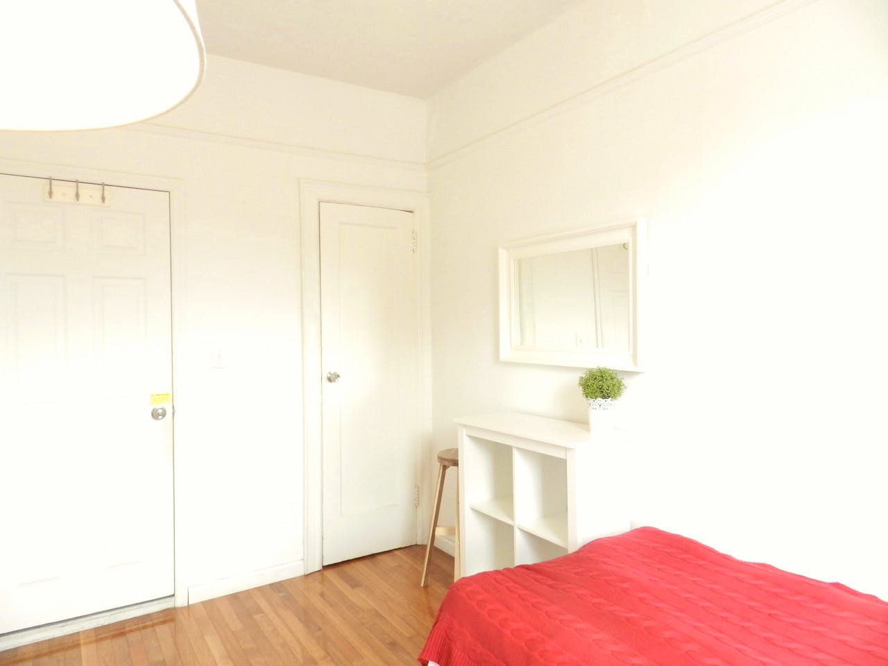  Room C  -  Classic Apt. w/ Workspace  - Gallery -  21