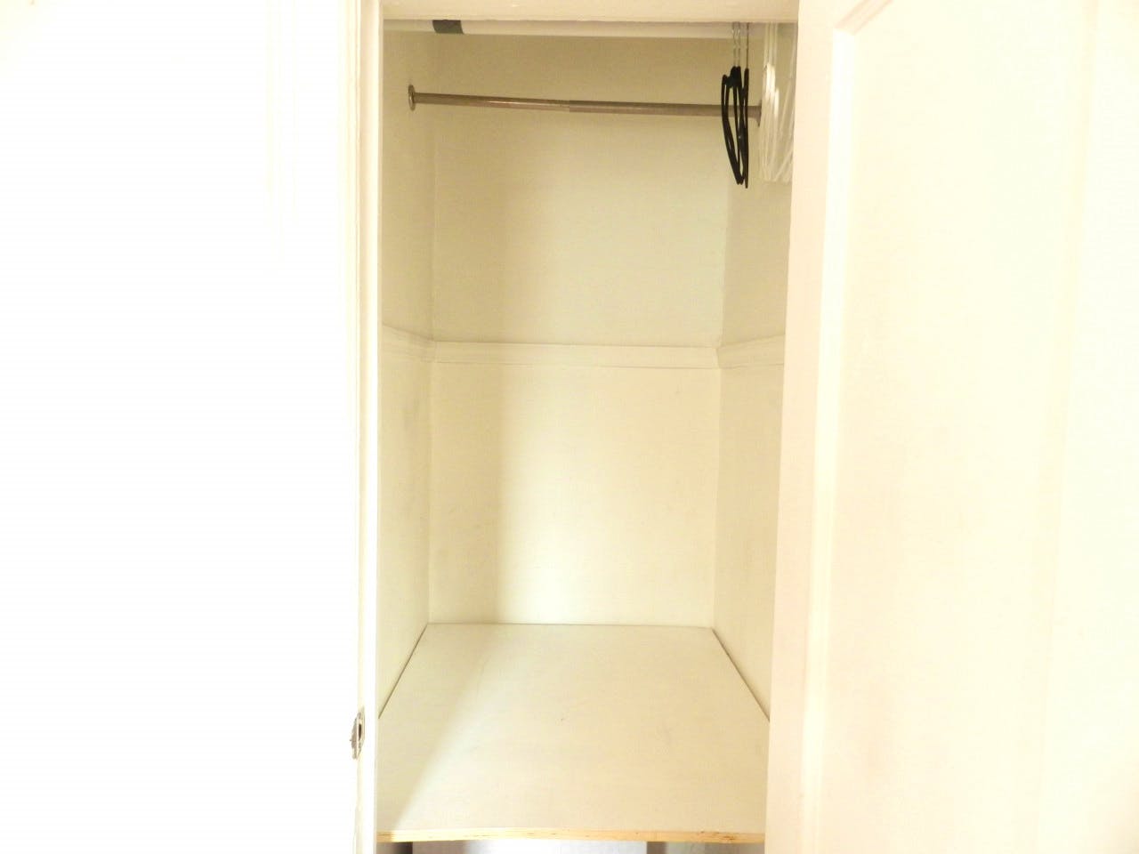  Room C  -  Classic Apt. w/ Workspace  - Gallery -  24