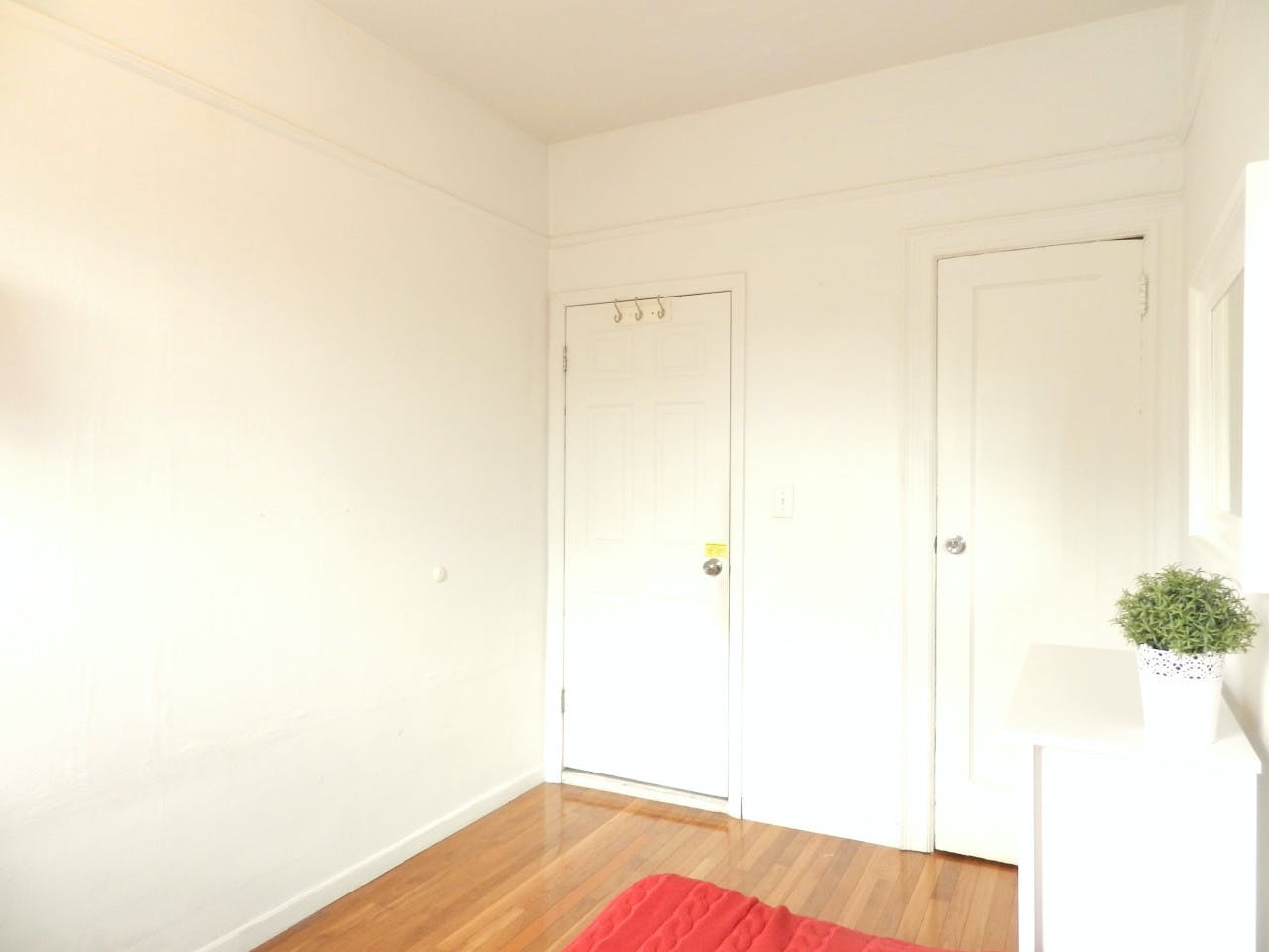  Room C  -  Classic Apt. w/ Workspace  - Gallery -  18