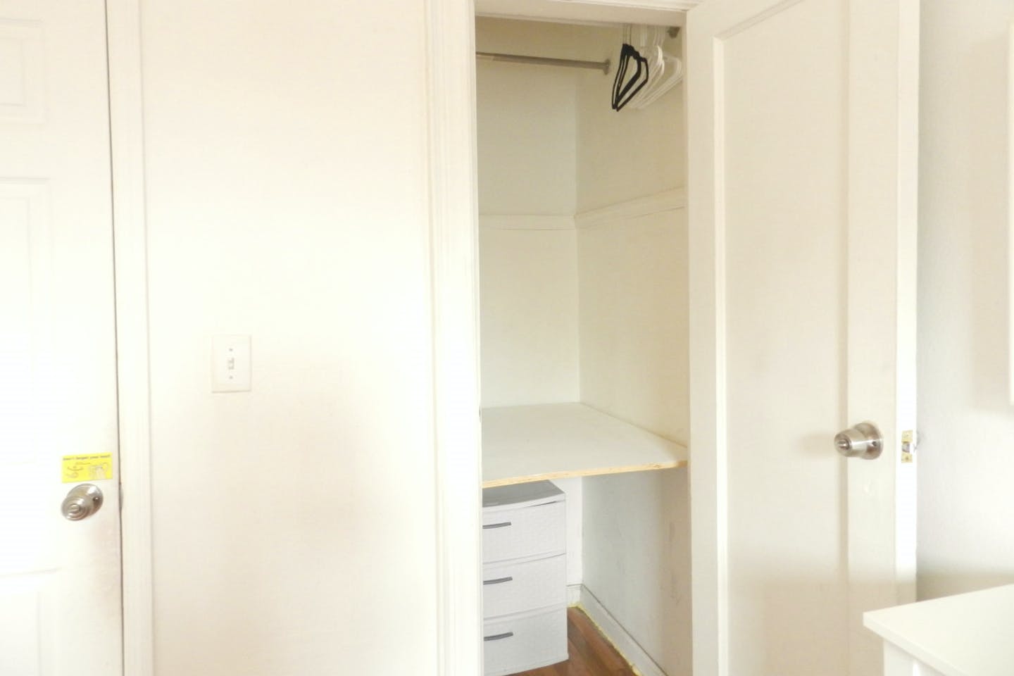  Room C  -  Classic Apt. w/ Workspace  - Gallery -  7