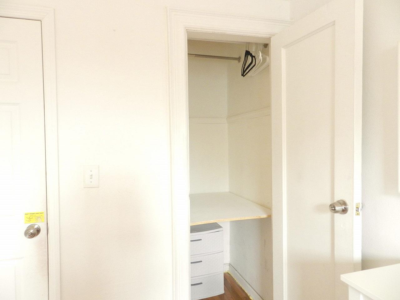  Room C  -  Classic Apt. w/ Workspace  - Gallery -  52