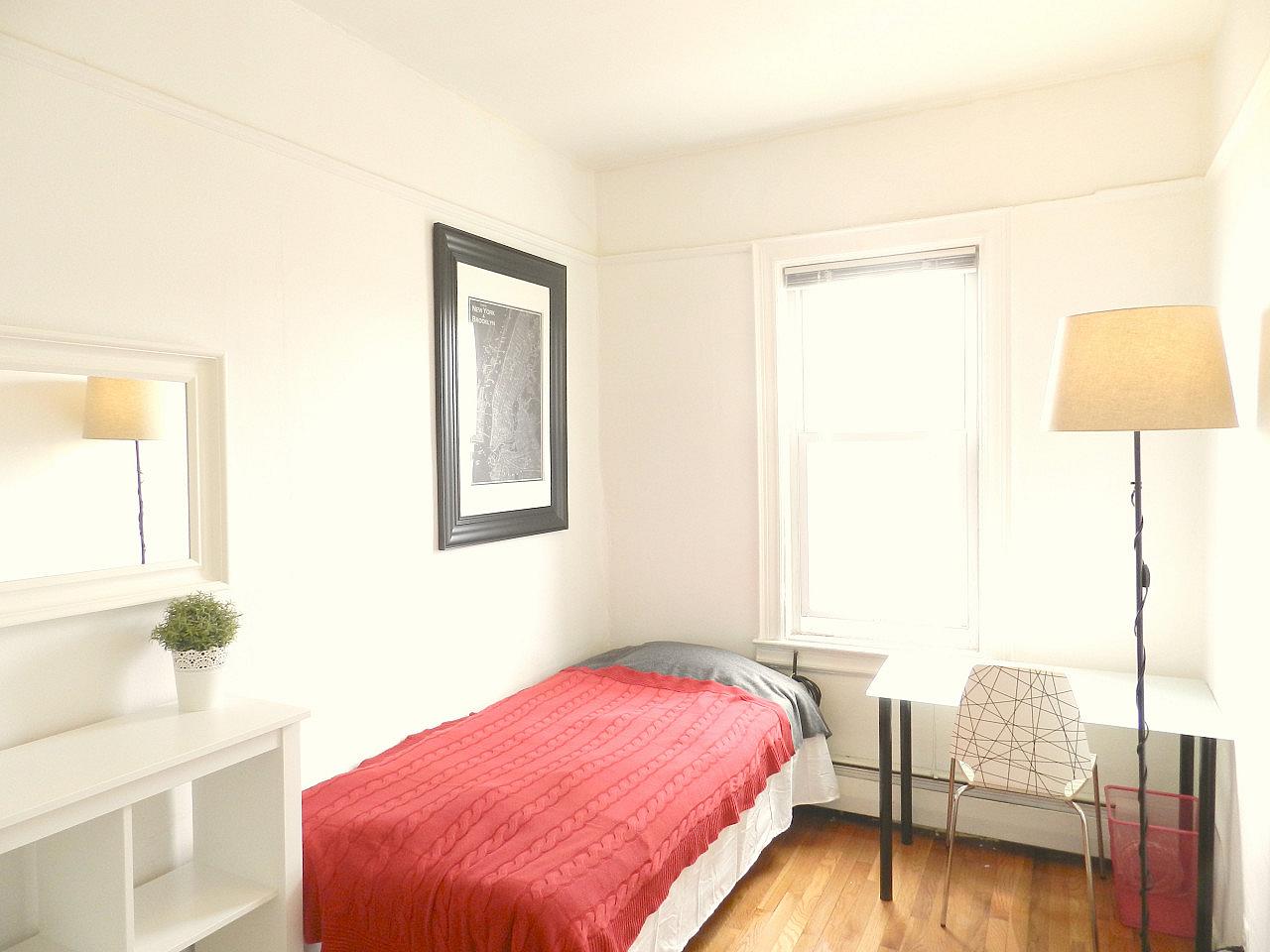  Room C  -  Classic Apt. w/ Workspace  - Gallery -  37