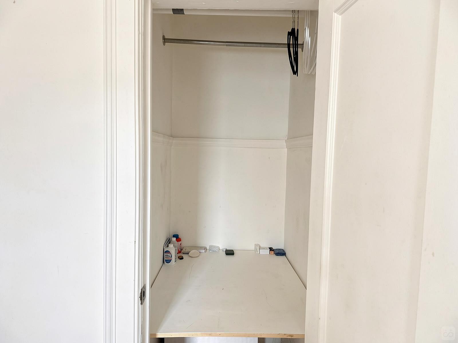  Room C  -  Classic Apt. w/ Workspace  - Gallery -  60