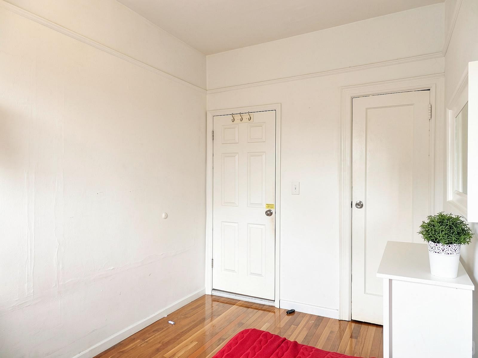  Room C  -  Classic Apt. w/ Workspace  - Gallery -  63