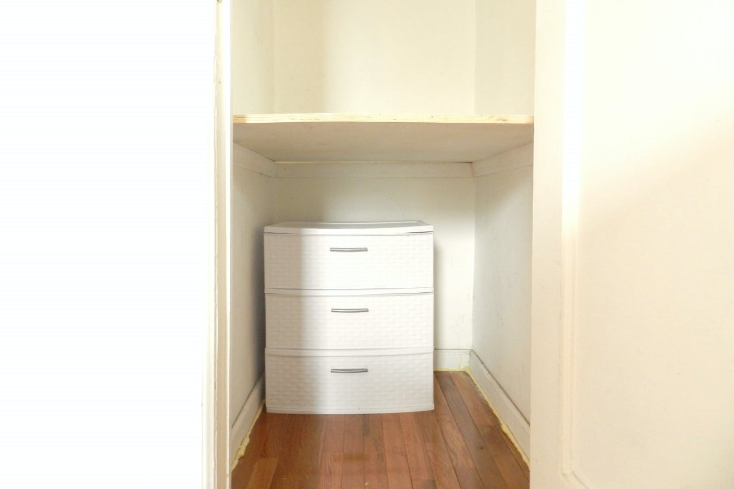  Room C  -  Classic Apt. w/ Workspace  - Gallery -  8