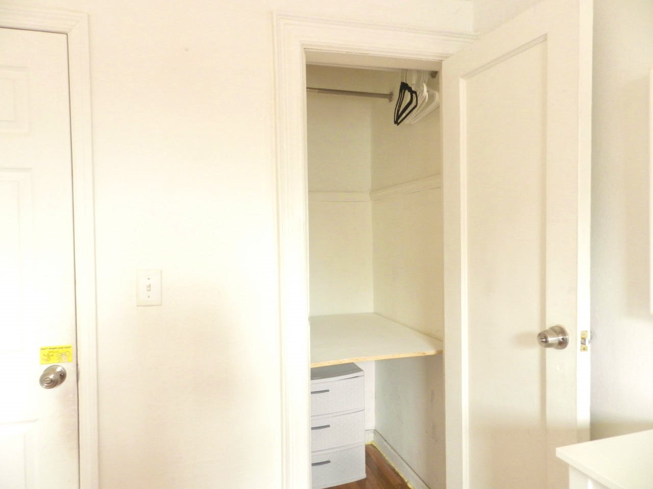  Room C  -  Classic Apt. w/ Workspace  - Gallery -  25