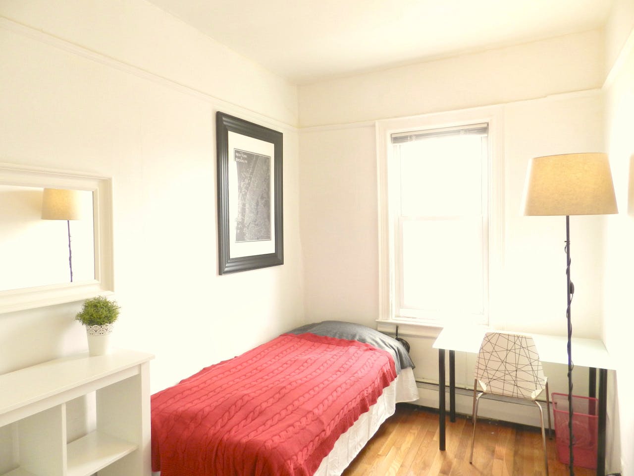  Room C  -  Classic Apt. w/ Workspace  - Gallery -  19