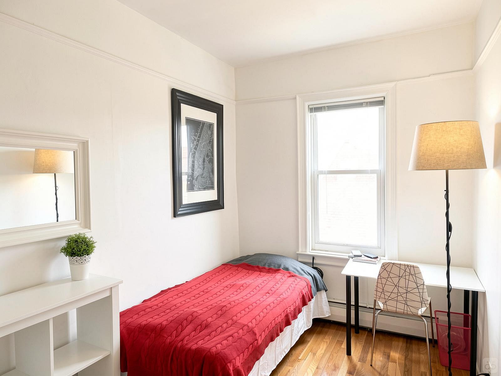  Room C  -  Classic Apt. w/ Workspace  - Gallery -  55