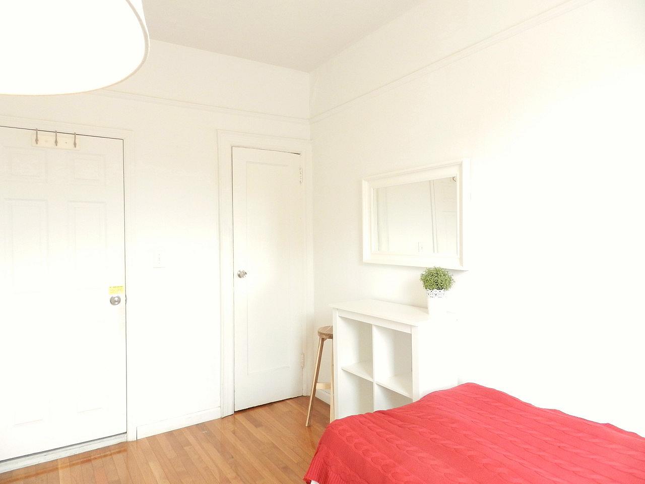  Room C  -  Classic Apt. w/ Workspace  - Gallery -  48