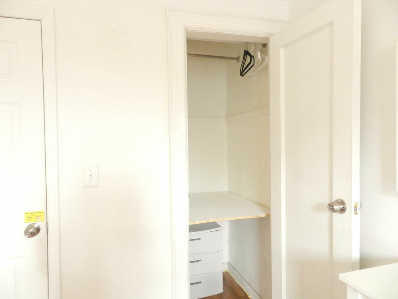  Room C  -  Classic Apt. w/ Workspace  - Gallery -  16